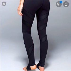 Lululemon ribbon wrapped stirrup leggings. Size 6